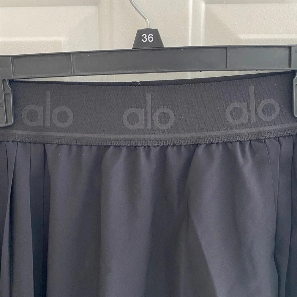Alo Yoga Aces Tennis Skirt ( with build in shorts)